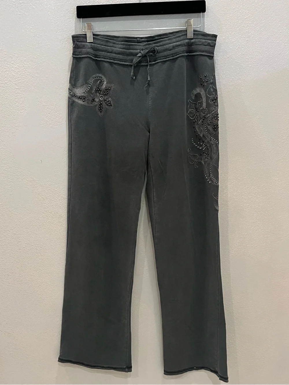 Embellished Gray Distressed Drawstring Lounge Pants. Size Large - Picture 1 of 5